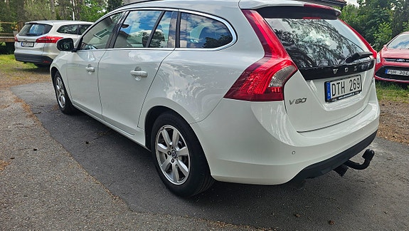 Volvo V60 4 of 5