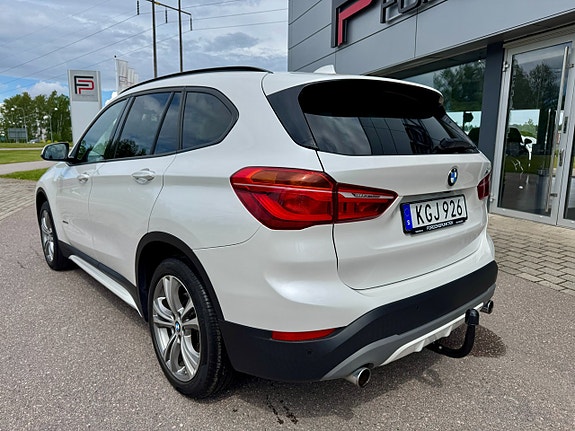 BMW X1 3 of 5