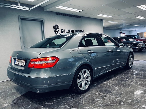 Mercedes-Benz E250 4 of 5