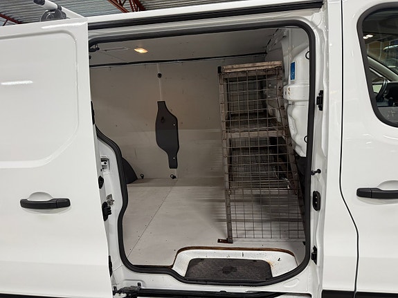 Renault Trafic 15 of 18