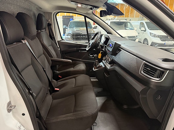 Renault Trafic 11 of 18