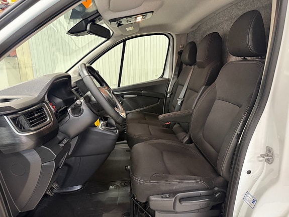 Renault Trafic 9 of 18