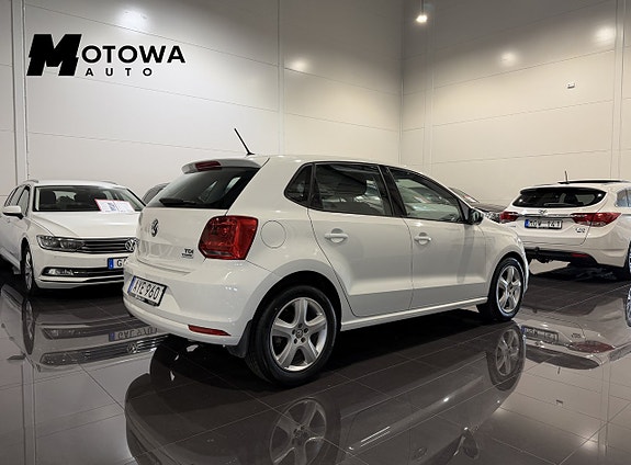 Volkswagen Polo 2 of 5