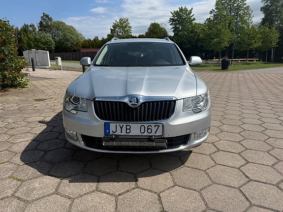 Skoda Superb 2 of 5