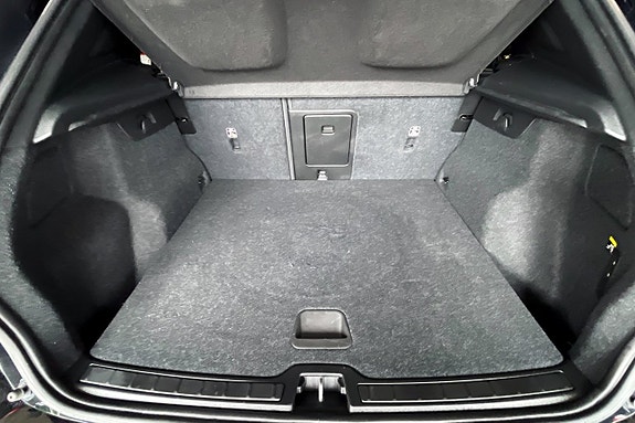 Volvo XC40 7 of 8