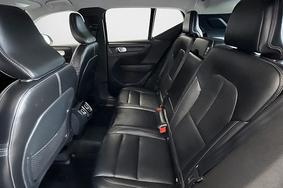 Volvo XC40 6 of 8