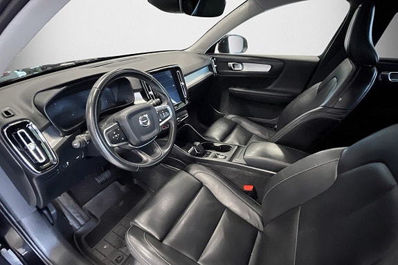 Volvo XC40 5 of 8