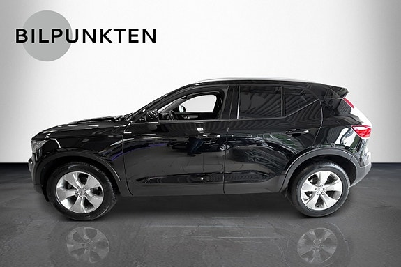 Volvo XC40 2 of 8