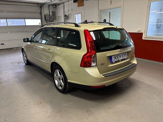Volvo V50 4 of 5