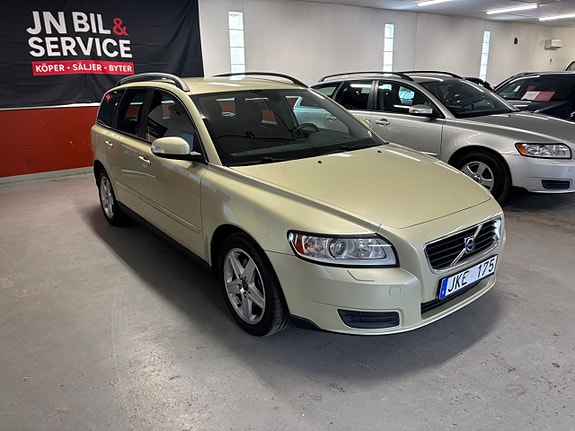 Volvo V50 2 of 5