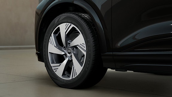 Audi Q6 e-tron 4 of 5