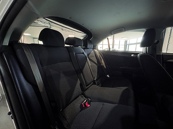 Mitsubishi Lancer 11 of 22