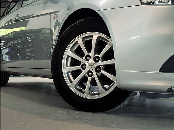 Mitsubishi Lancer 4 of 5