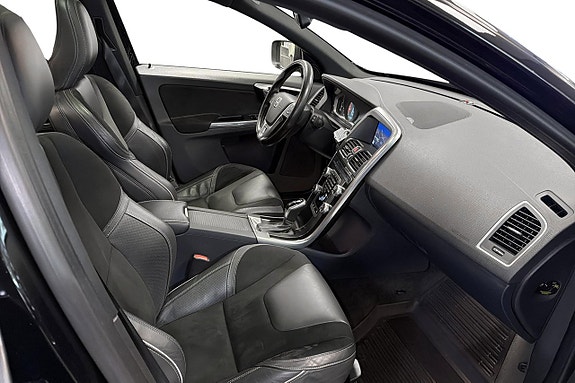 Volvo XC60 11 of 25