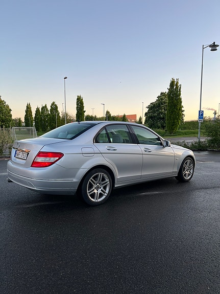 Mercedes-Benz C180 3 of 5