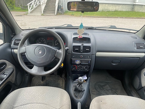 Renault Clio 8 of 10