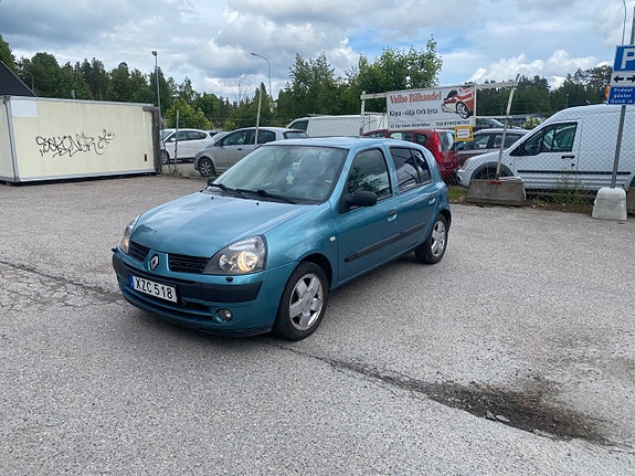 Renault Clio 2 of 10