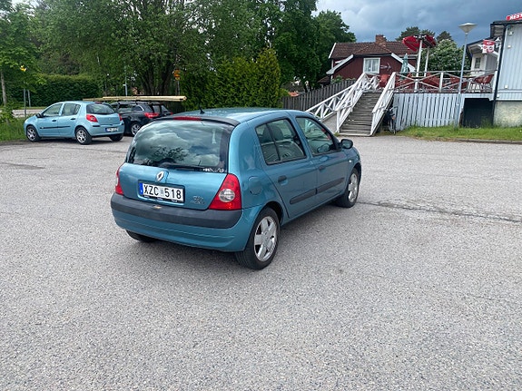 Renault Clio 6 of 10
