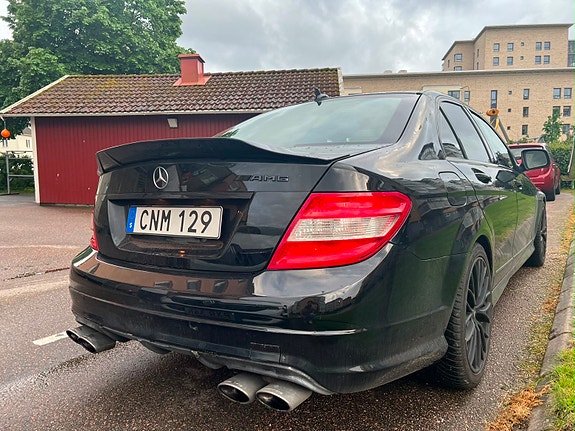 Mercedes-Benz C300 4 of 5