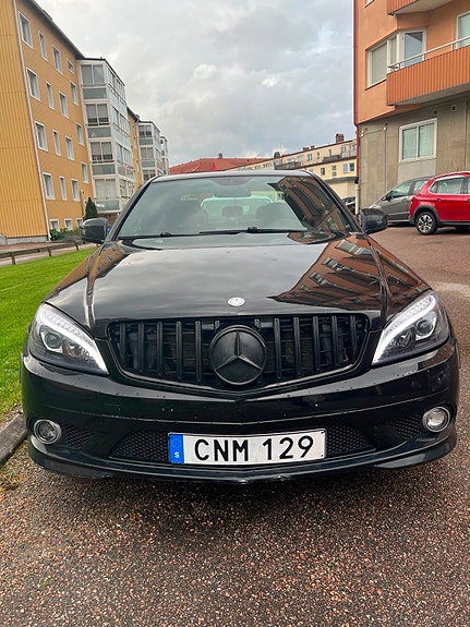 Mercedes-Benz C300 2 of 5