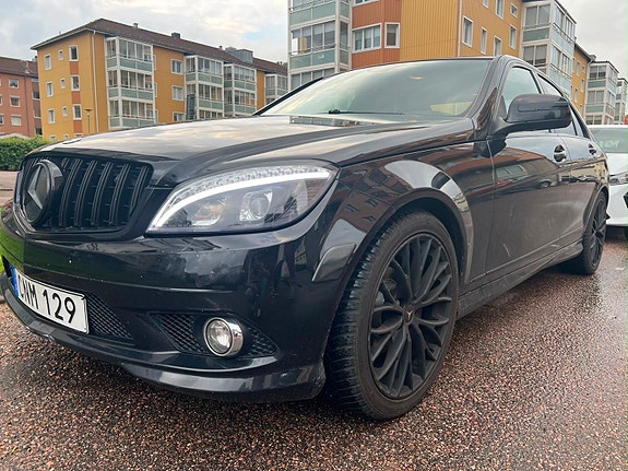Mercedes-Benz C300 3 of 5