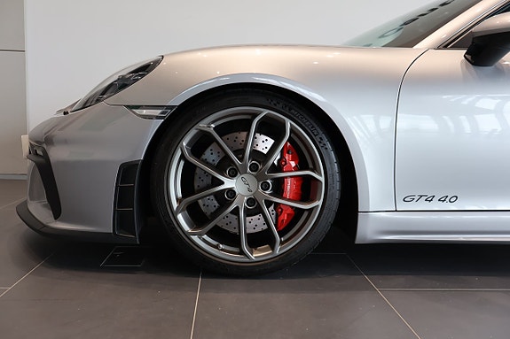 Porsche 718 4 of 5