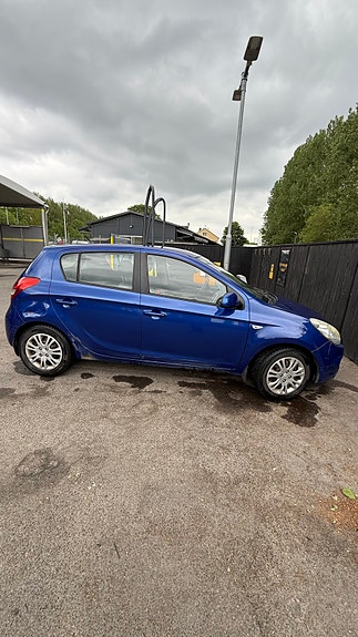 Hyundai i20 8 of 13