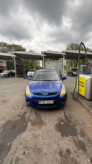 Hyundai i20 2 of 13