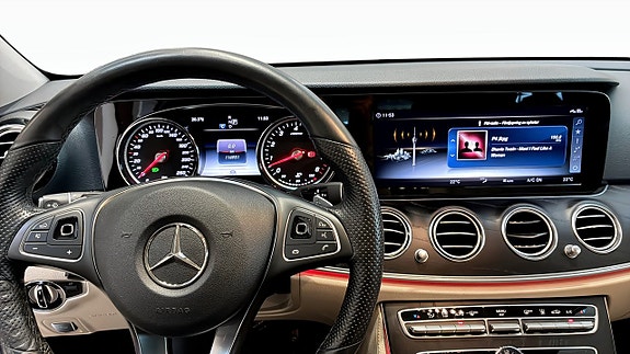 Mercedes-Benz E400 13 of 26