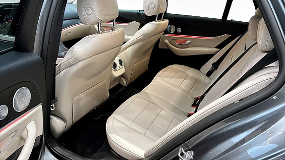 Mercedes-Benz E400 9 of 26