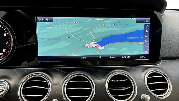 Mercedes-Benz E400 16 of 26