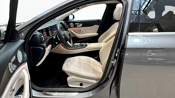 Mercedes-Benz E400 12 of 26
