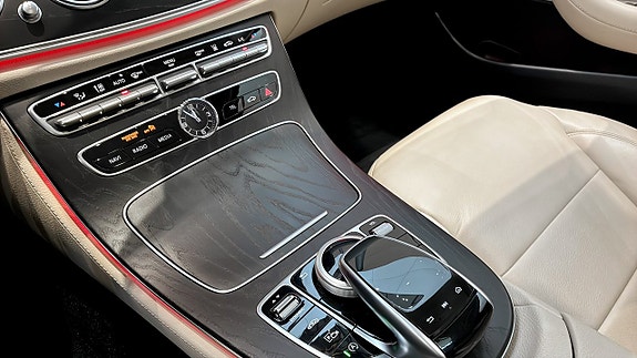 Mercedes-Benz E400 19 of 26