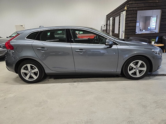 Volvo V40 4 of 5