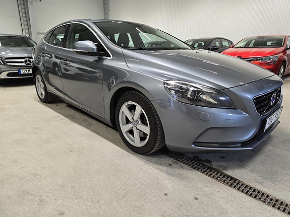 Volvo V40 2 of 5