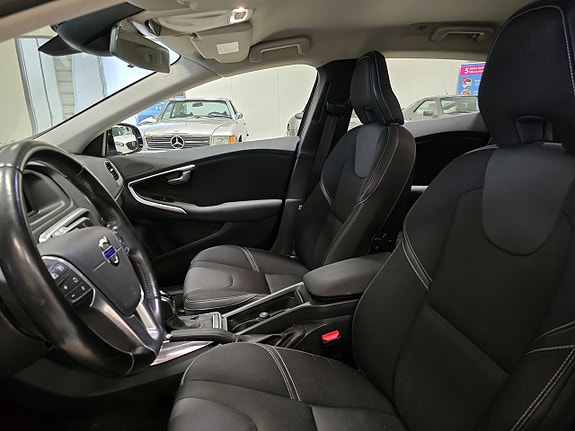 Volvo V40 12 of 20
