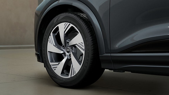 Audi Q6 e-tron 4 of 5