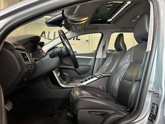 Volvo XC70 12 of 30