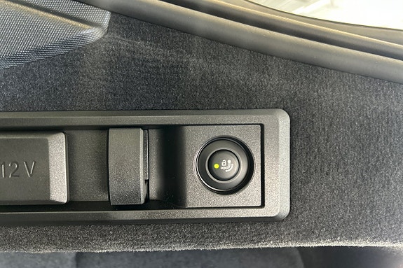 BMW i4 23 of 24