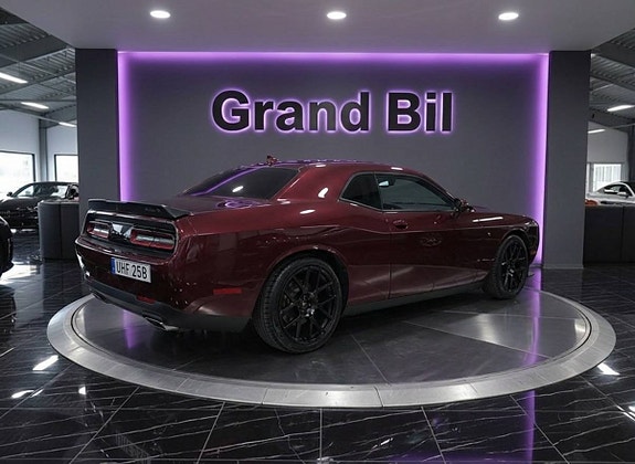 Dodge Challenger 4 of 5