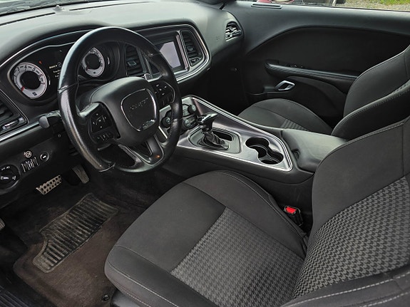 Dodge Challenger 7 of 15