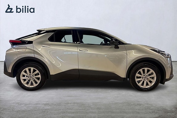Toyota C-HR 18 of 21