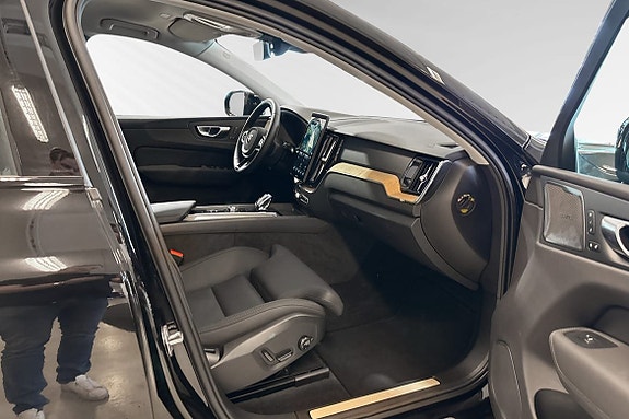 Volvo XC60 11 of 24