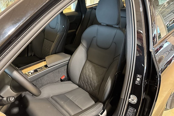 Volvo XC60 17 of 24