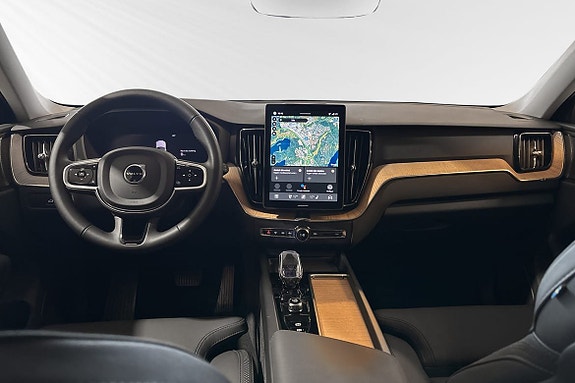 Volvo XC60 10 of 24