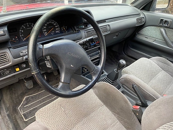 Toyota Camry 2 of 4