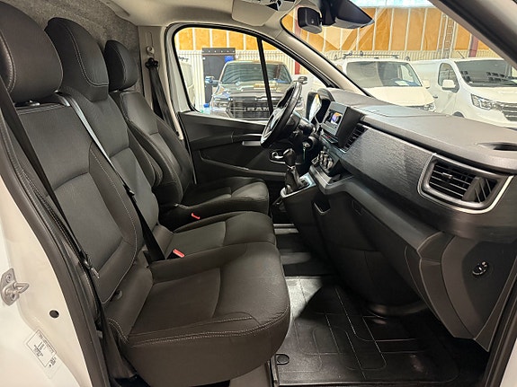 Renault Trafic 10 of 14