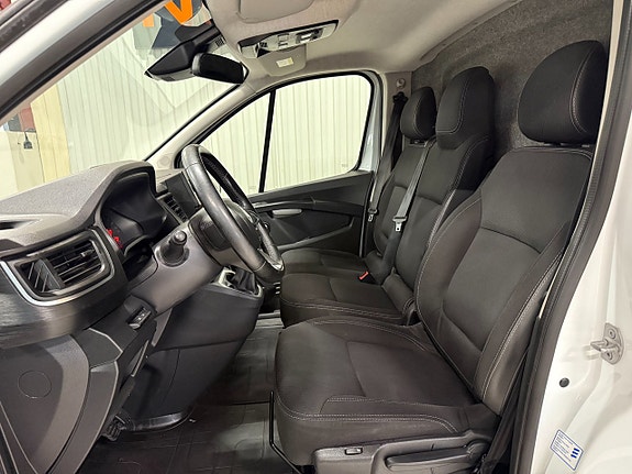 Renault Trafic 8 of 14