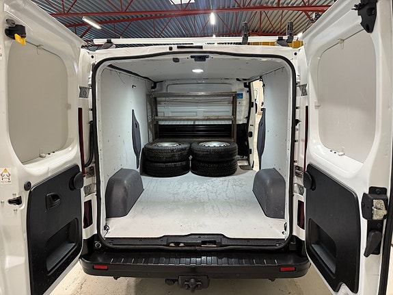 Renault Trafic 11 of 14