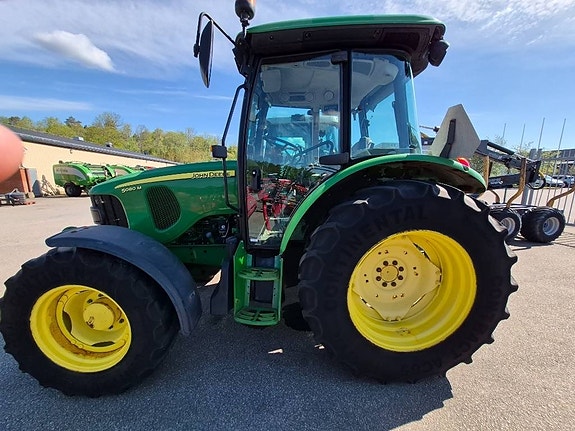 John Deere 5080 M 2 of 10